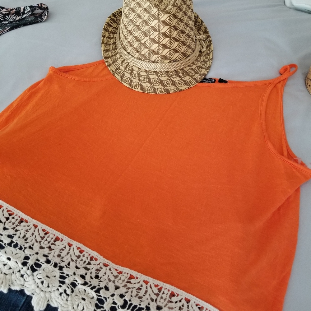 Tank top - Picture 2 of 3